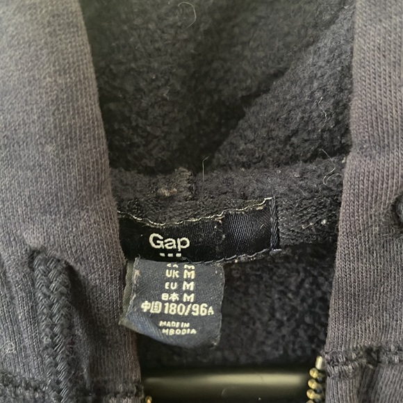 it's a cap brand sweater beautiful - Picture 3 of 3